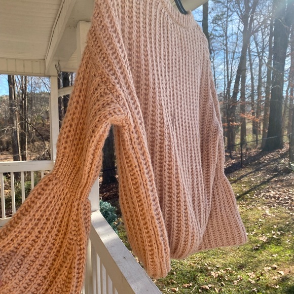 Pink shimmery sweater - Picture 3 of 3